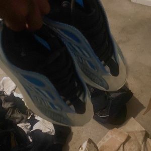 Yezzy 700 Vs “arzareth”